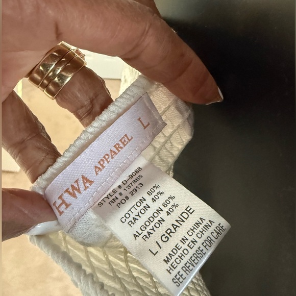 Elegant White Lace Off-Shoulder Dress - Picture 5 of 5